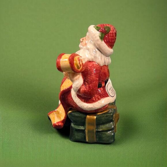 Fitz and Floyd Salt and Pepper Shaker Set Santa Sitting on a Present - Picture 4 of 9